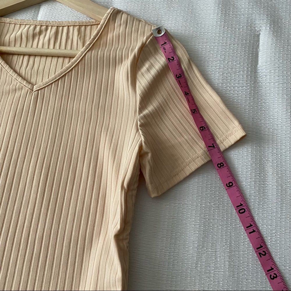 Stretchy Ribbed Ruched Drawstring Side V-Neck Tee - Picture 3 of 7